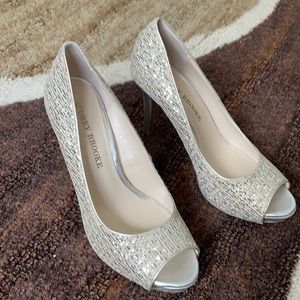 Audrey Brooke size 6 heels